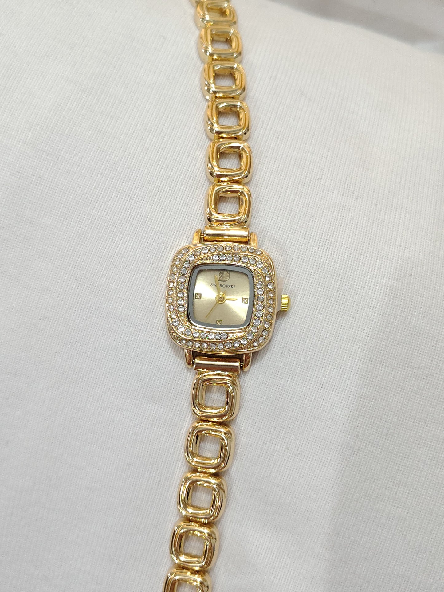Antitarnish watch