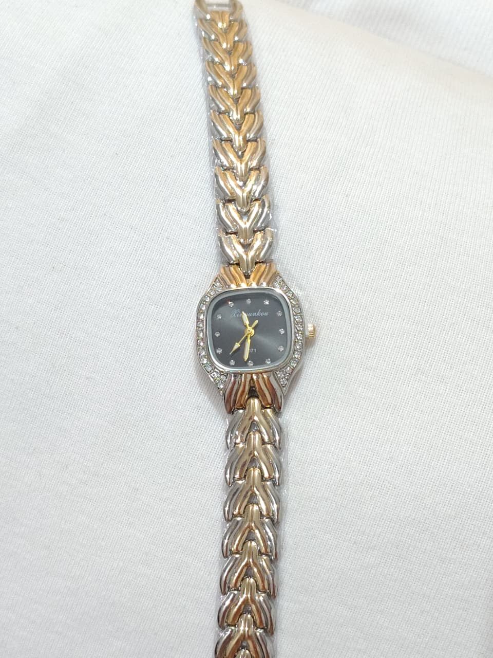 Antitarnish watch