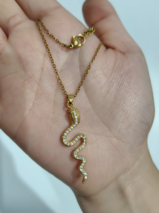 Antitarnish necklace with pendant