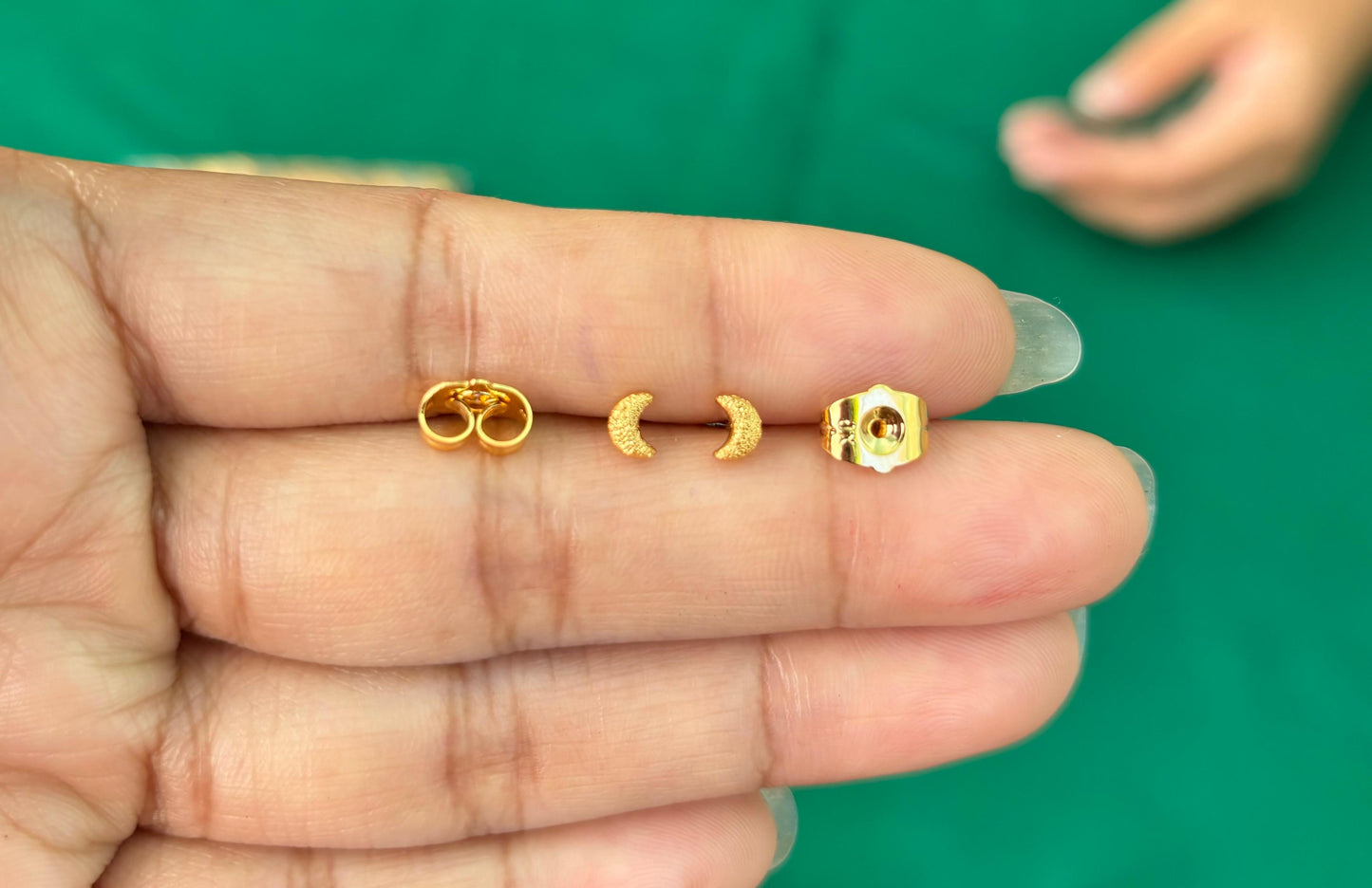 Antitarnish studs