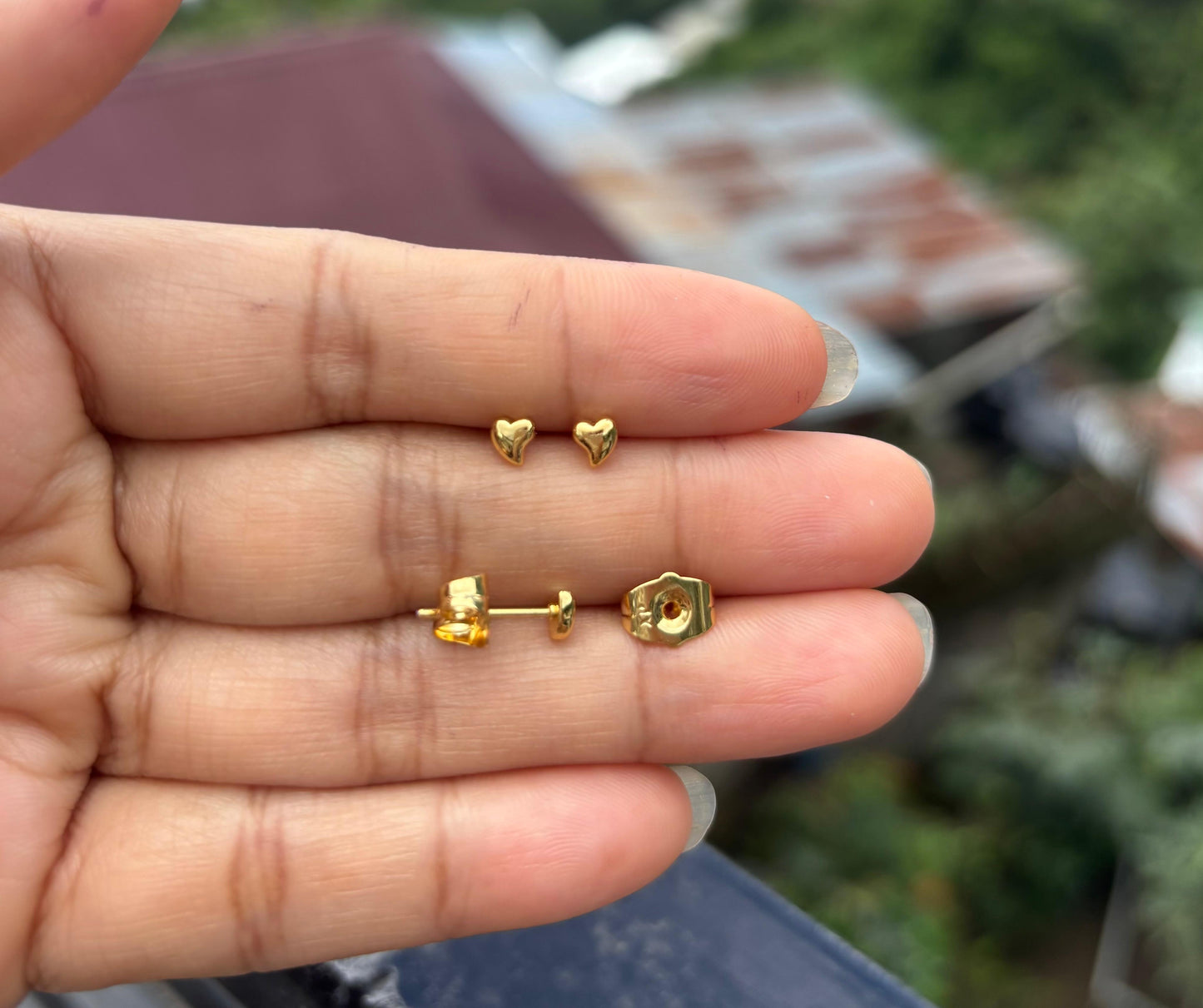 Antitarnish studs