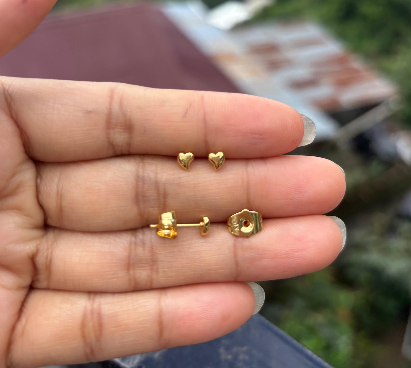 Antitarnish studs