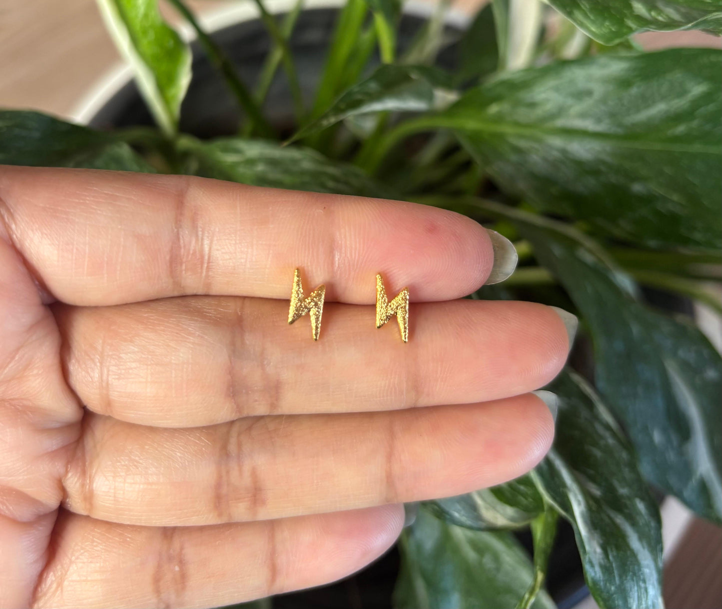 Antitarnish studs