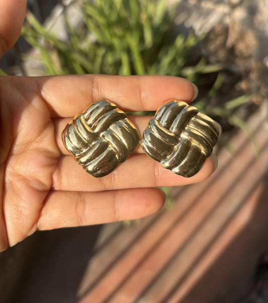 Antitarnish studs