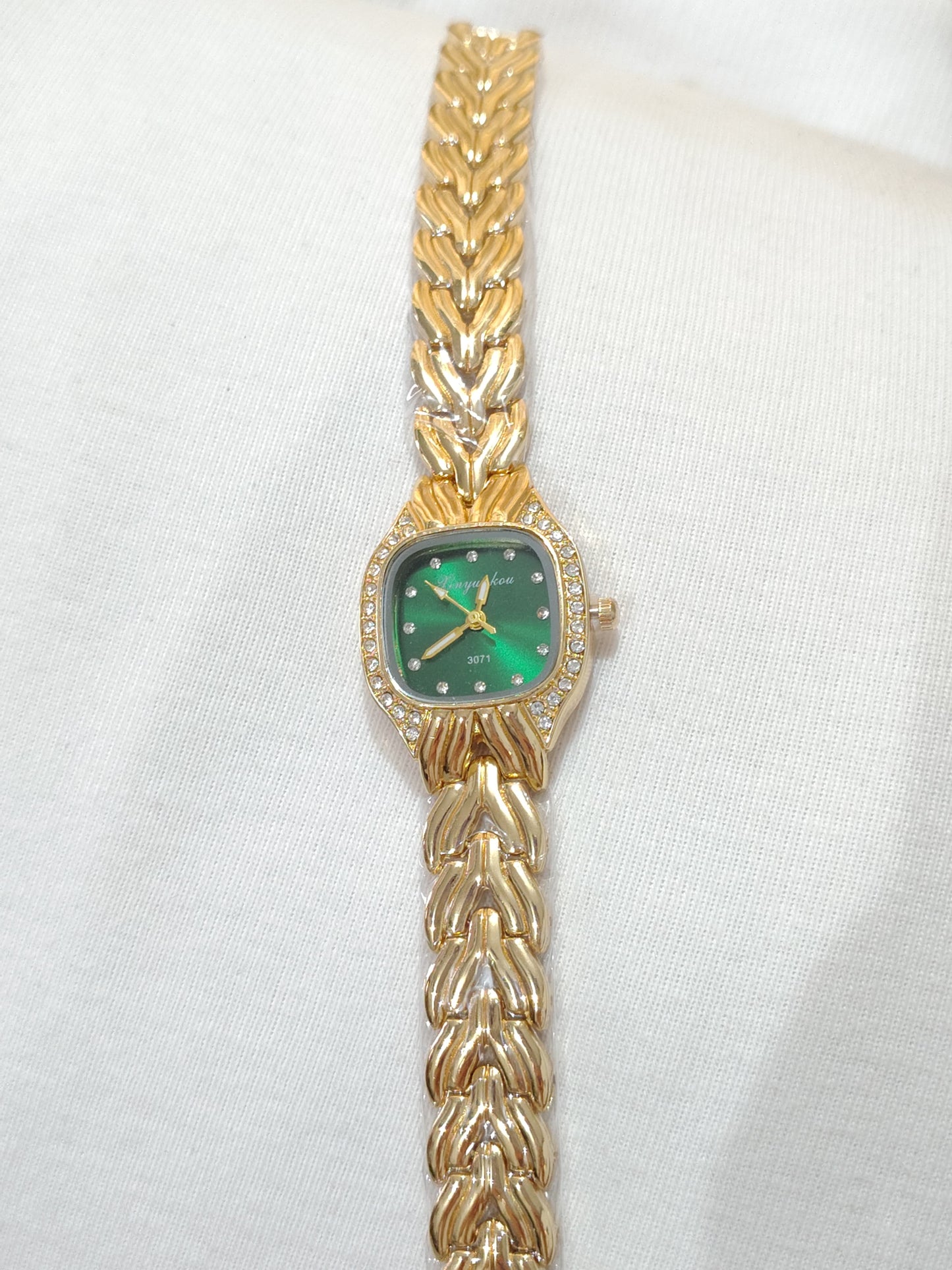 Antitarnish watch