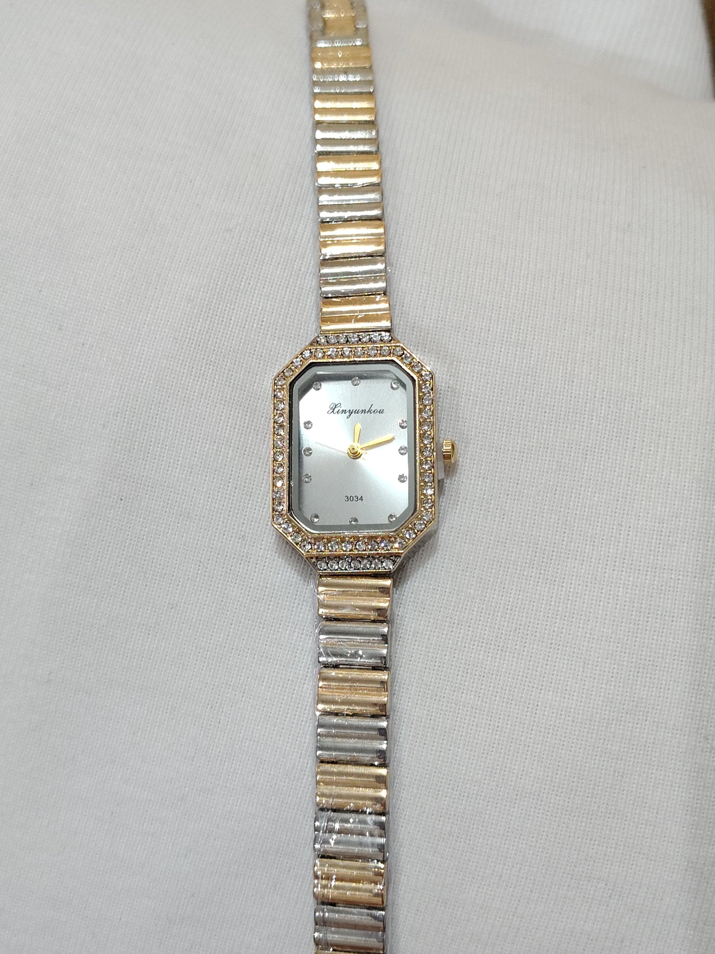 Antitarnish watch