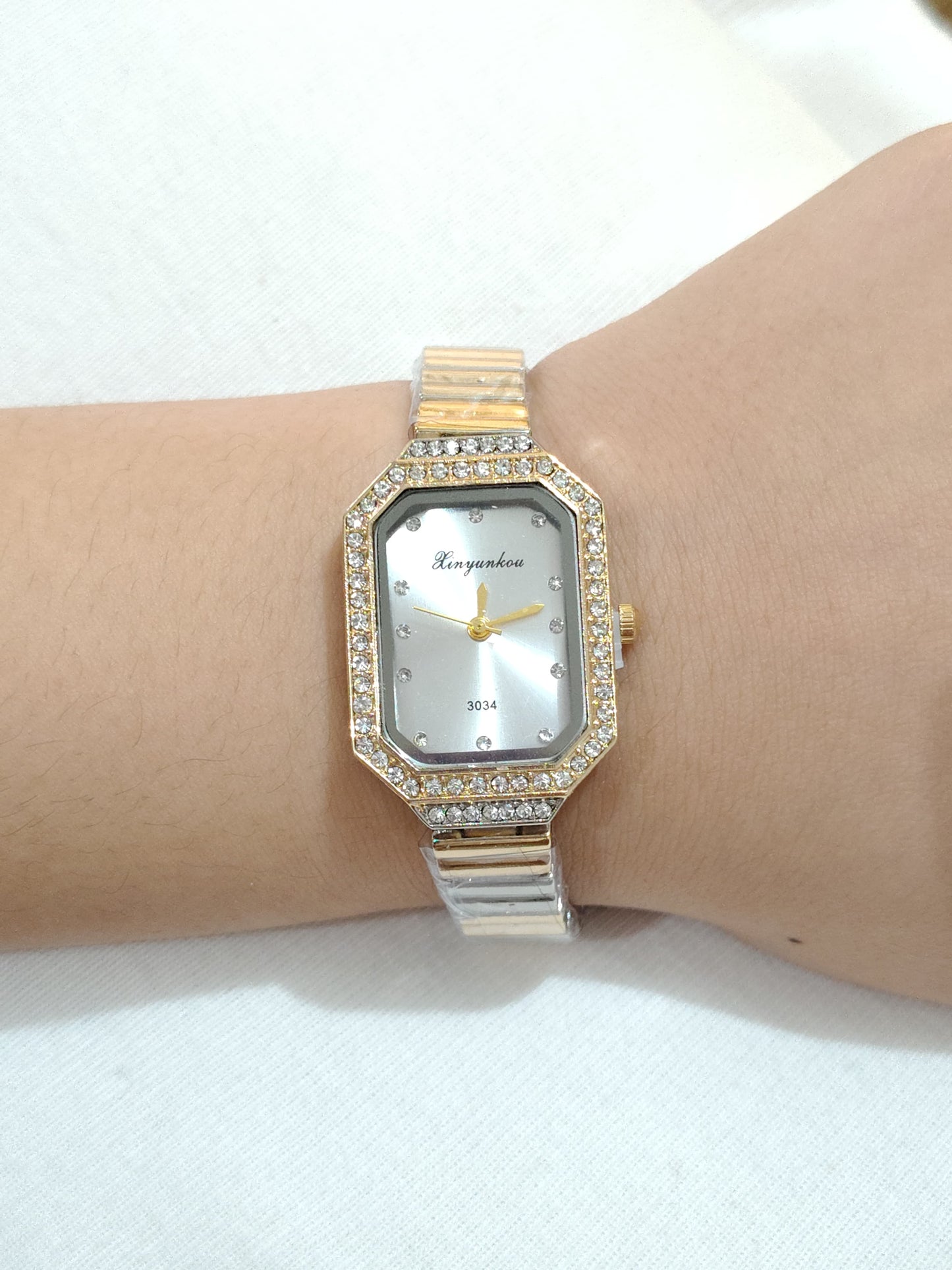Antitarnish watch