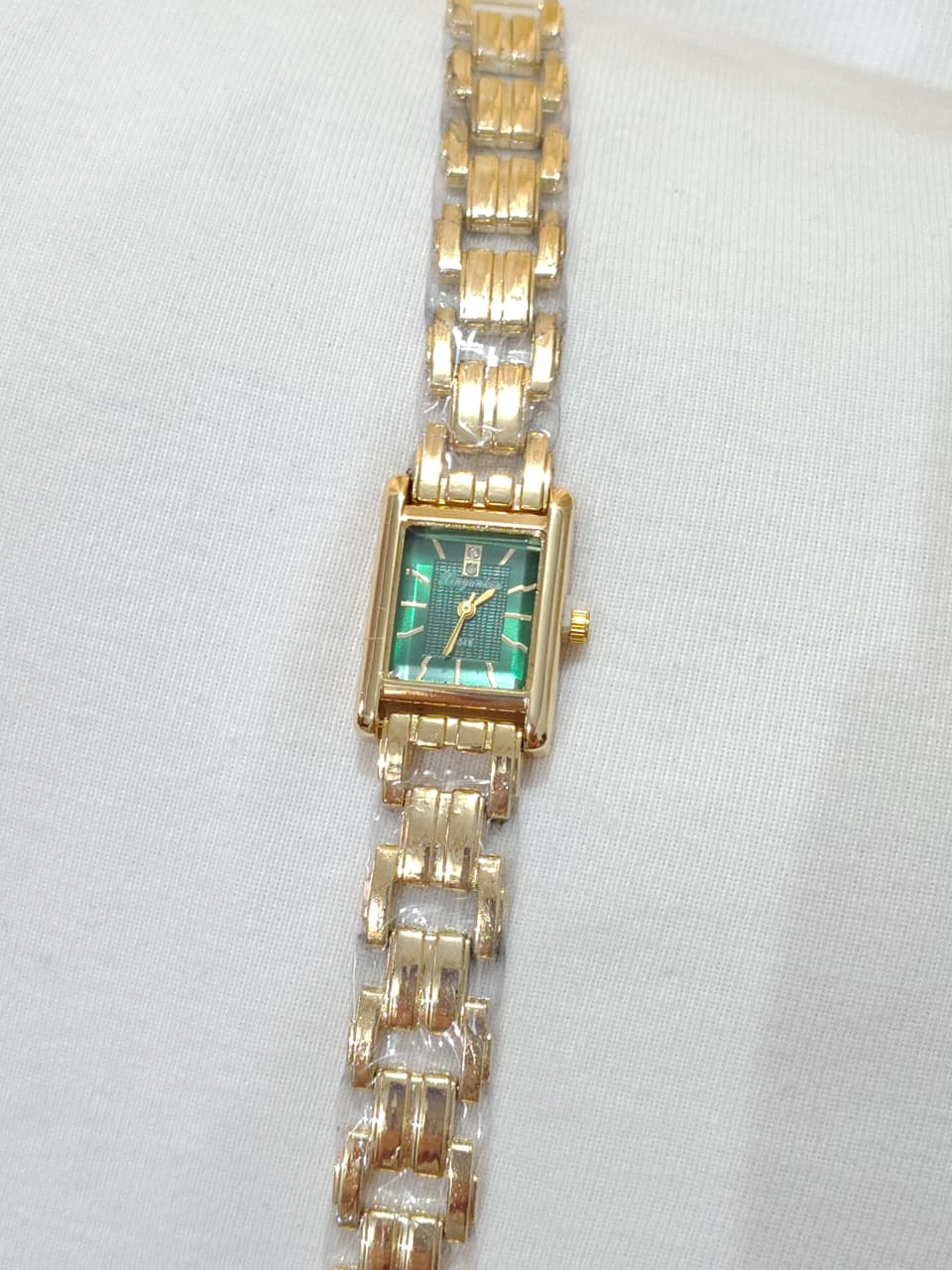 Antitarnish watch