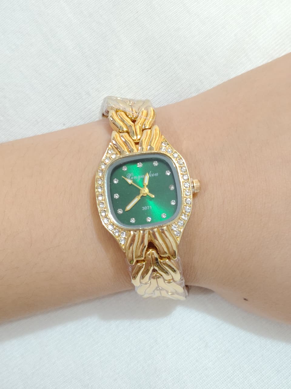 Antitarnish watch
